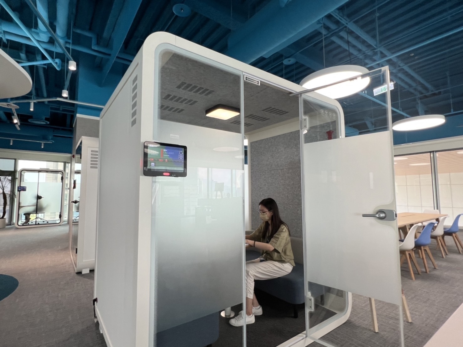 KU酷游高雄據點的智慧行動辦公艙，展現KU酷游在面板以外的研發應用軟實力